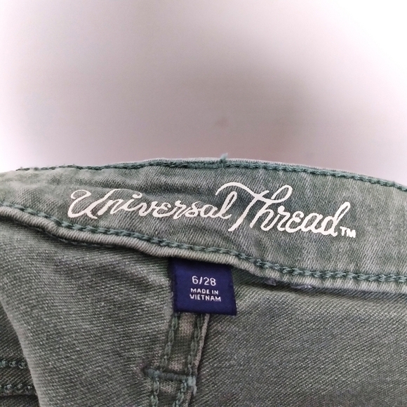Universal Thread Green High Rise Midi Jean Shorts Size 6/28 - Picture 5 of 7